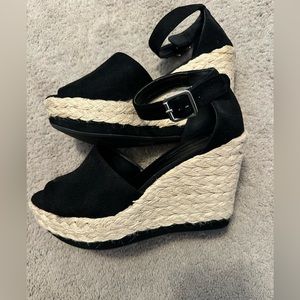 Women’s heels, size 9